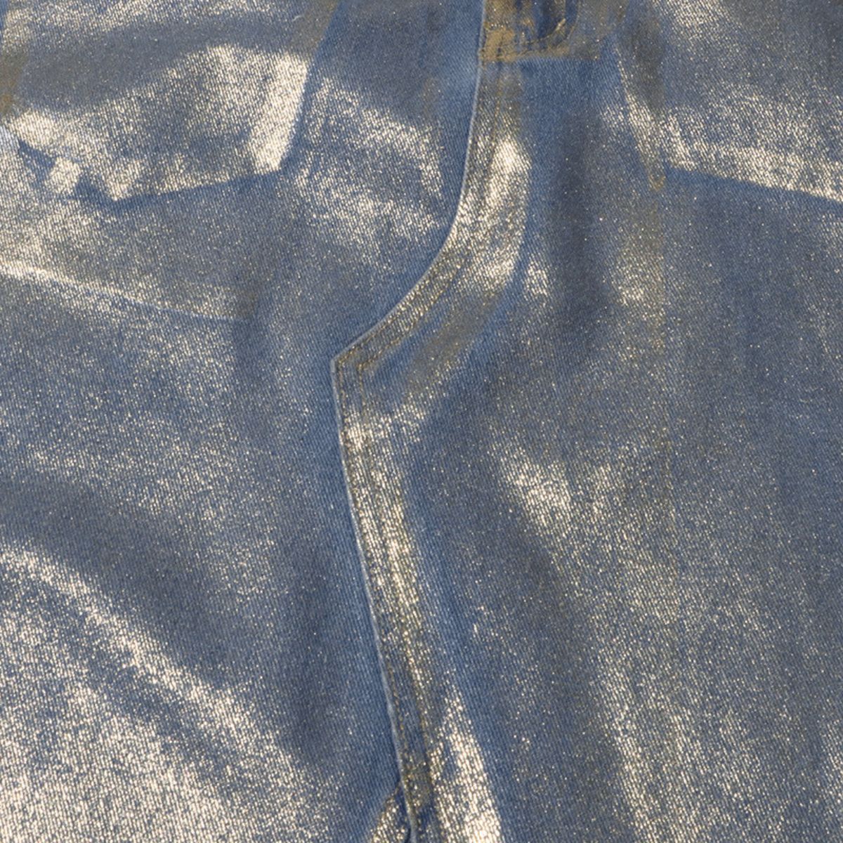 Falda vaquera con bordado de perlas y lavado vintage