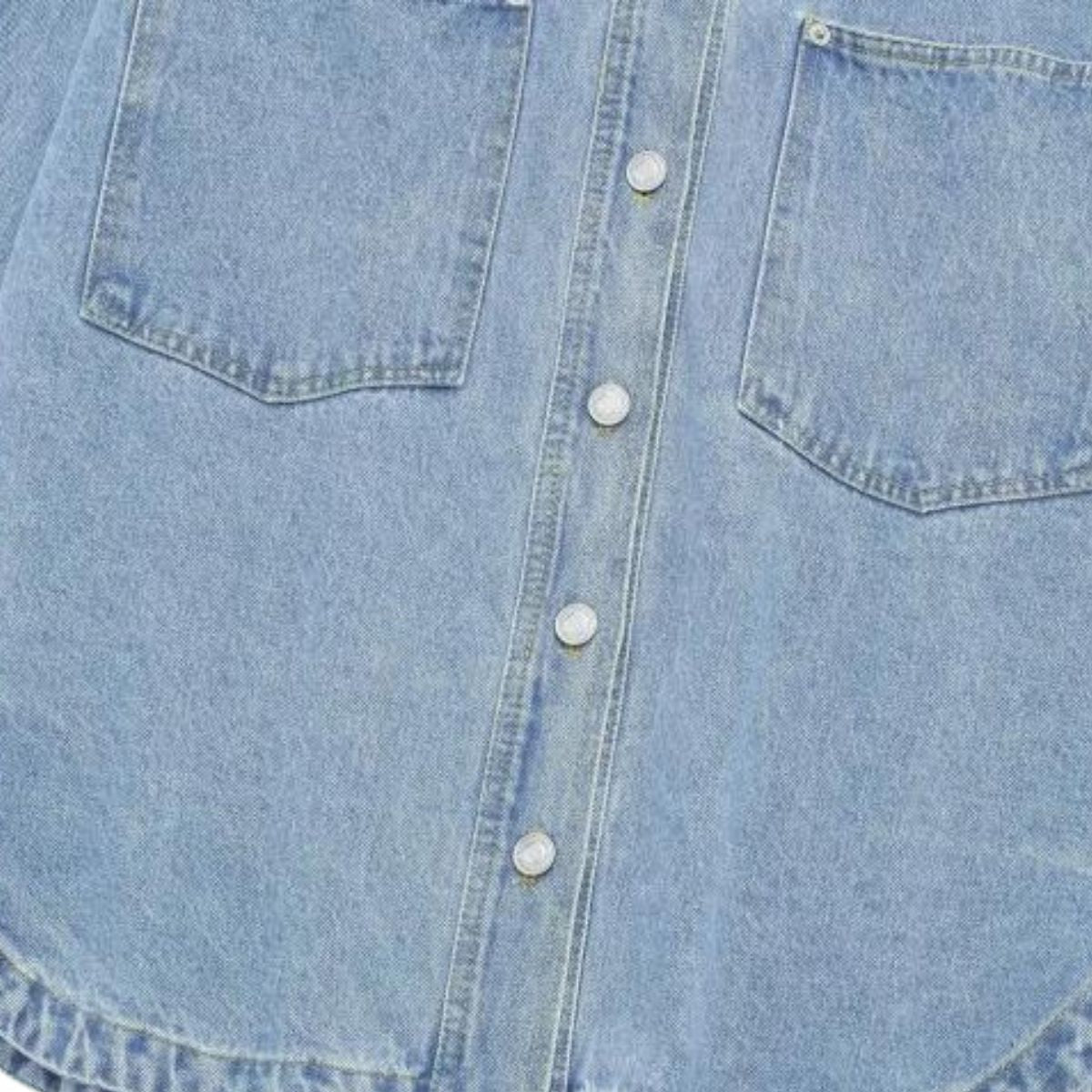 Vestido midi vaquero sin mangas con botones y aberturas en la parte delantera