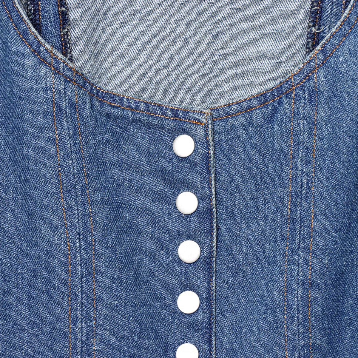 Shorts vaqueros con mariposas bordadas y adornados con perlas