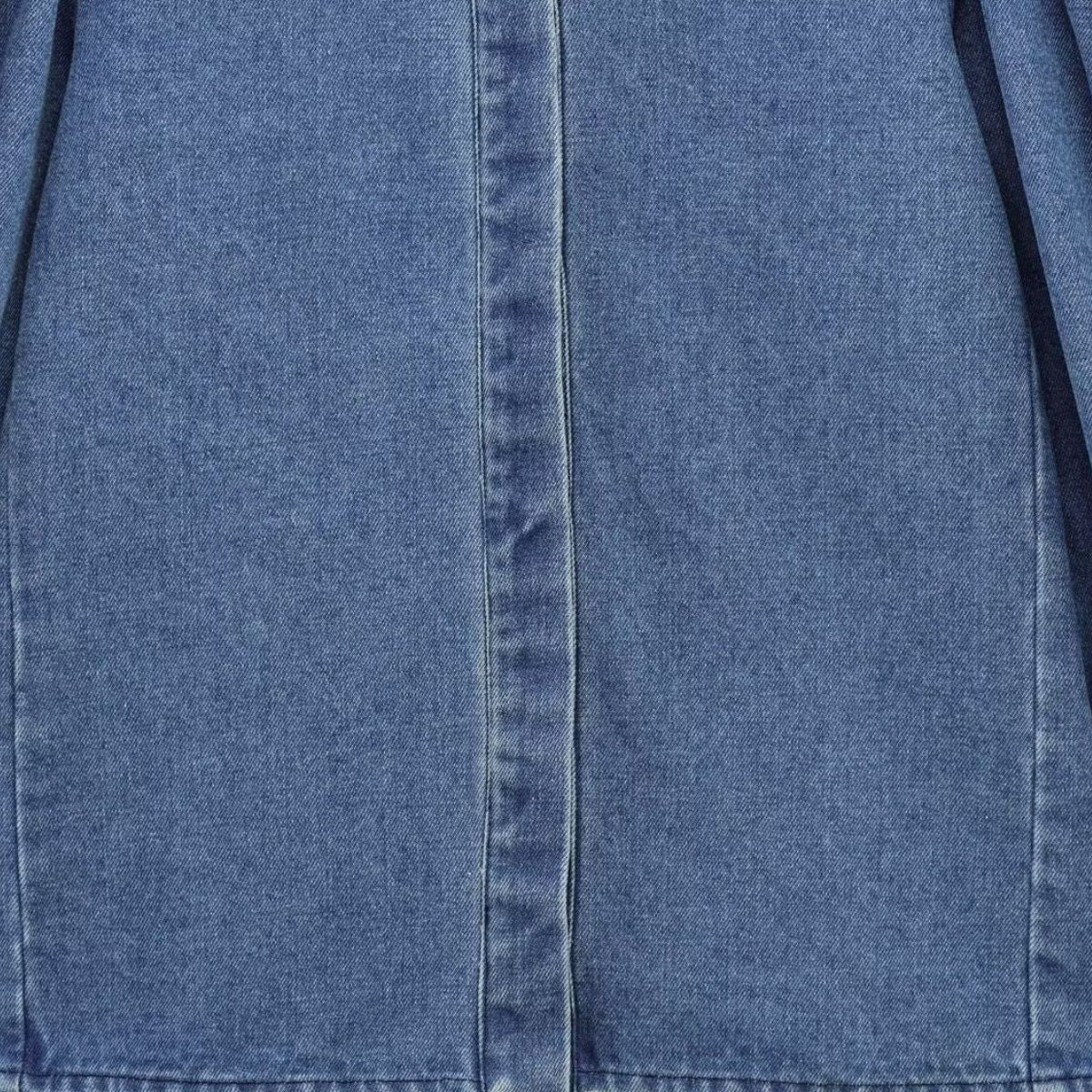 Vestido midi vaquero sin mangas con botones y aberturas en la parte delantera