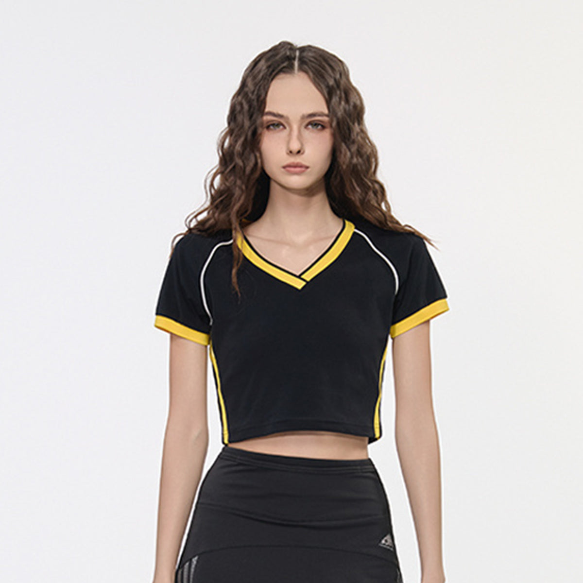 Contrast V-Neck Slim Fit Cropped Y2K Tee