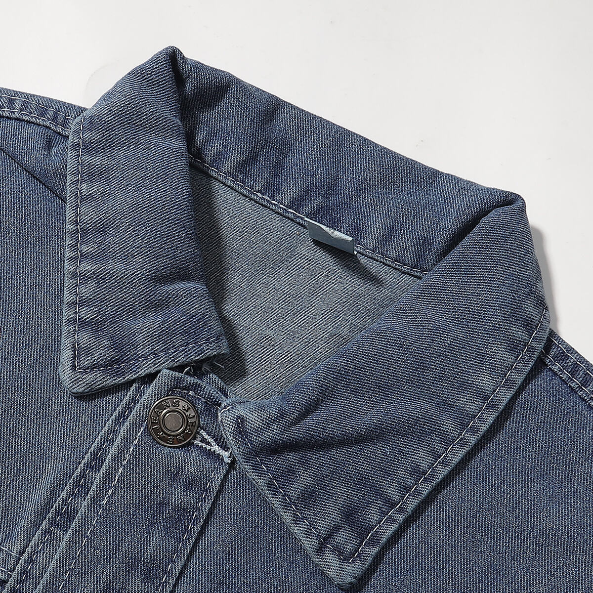 Shorts vaqueros con mariposas bordadas y adornados con perlas