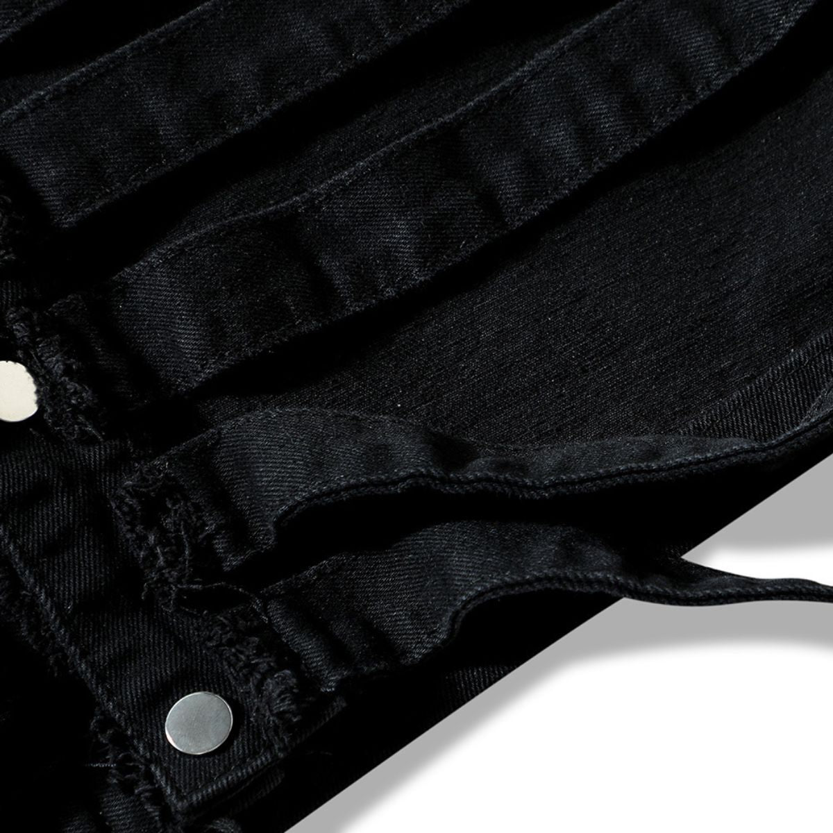 Shorts vaqueros con mariposas bordadas y adornados con perlas