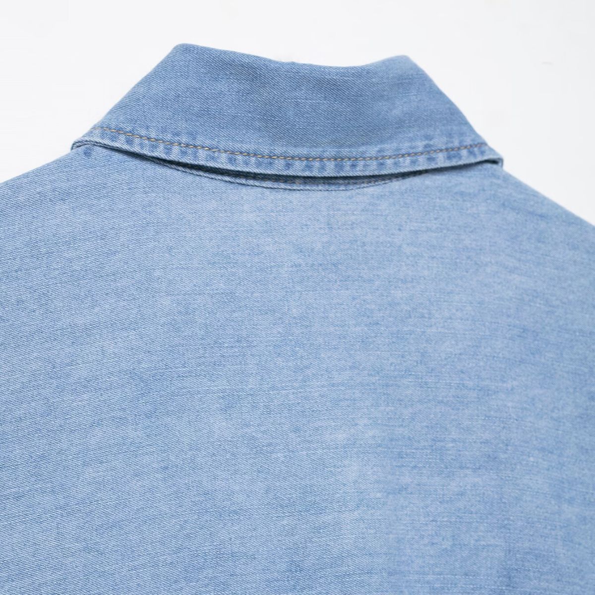 Vestido midi vaquero sin mangas con botones y aberturas en la parte delantera