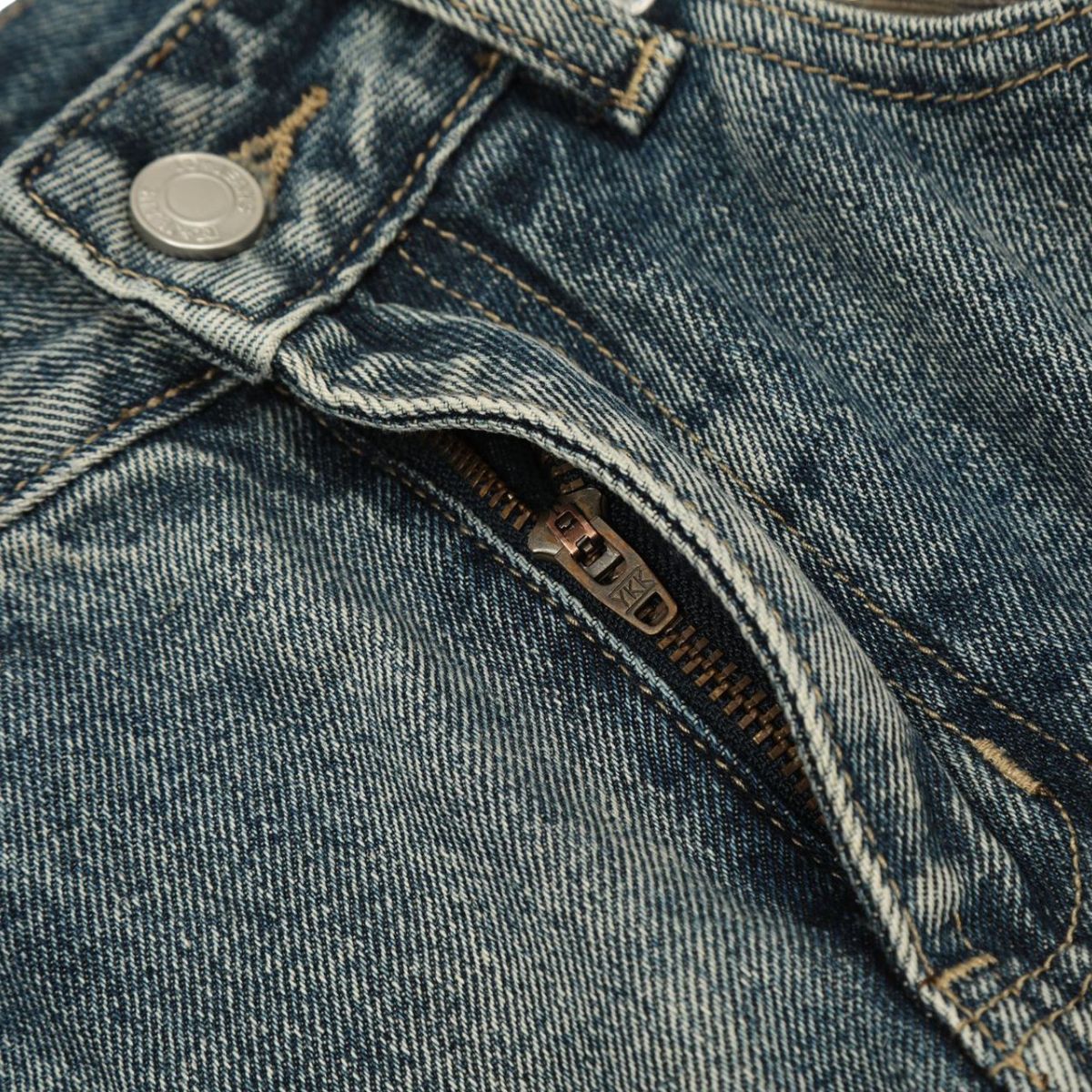 Pantalones vaqueros holgados con estampado de serpiente