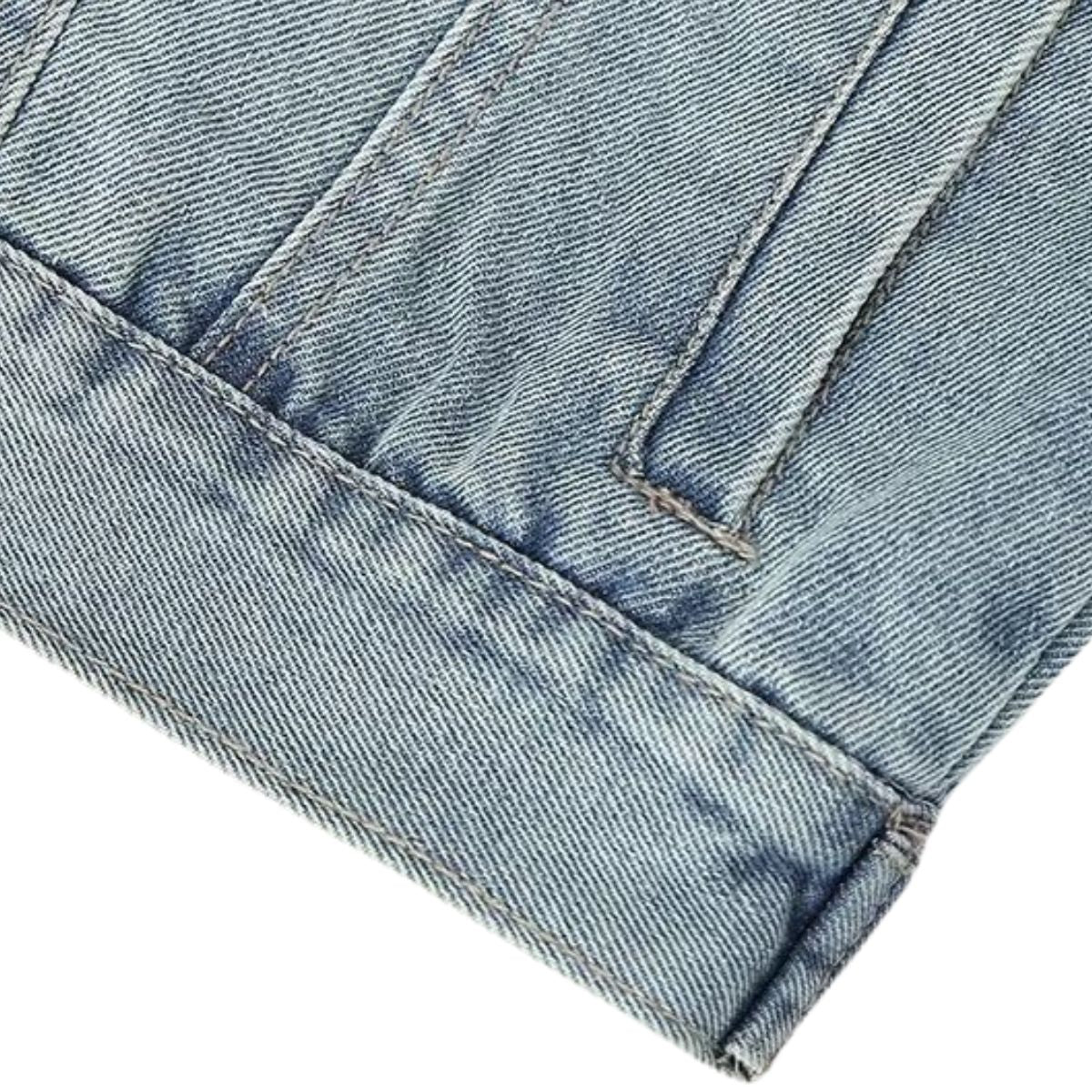 Shorts vaqueros con mariposas bordadas y adornados con perlas