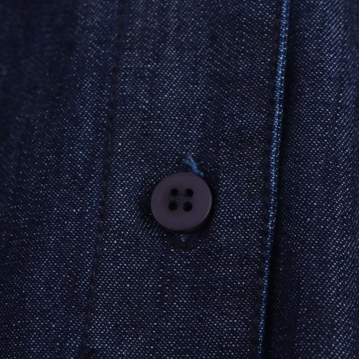 Vestido midi vaquero sin mangas con botones y aberturas en la parte delantera