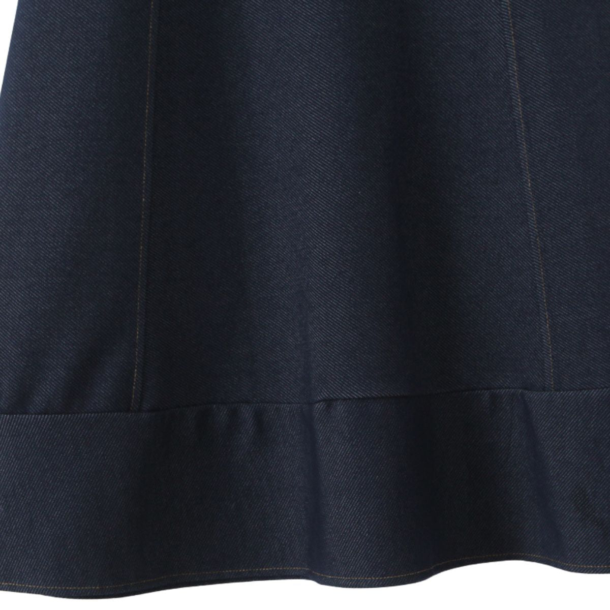 Falda vaquera con bordado de perlas y lavado vintage