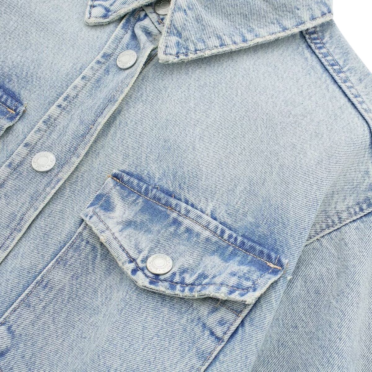 Vestido midi vaquero sin mangas con botones y aberturas en la parte delantera