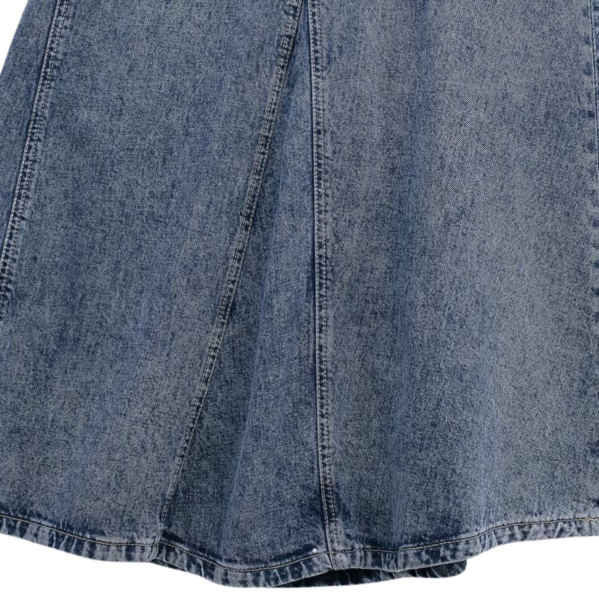 Falda vaquera con bordado de perlas y lavado vintage