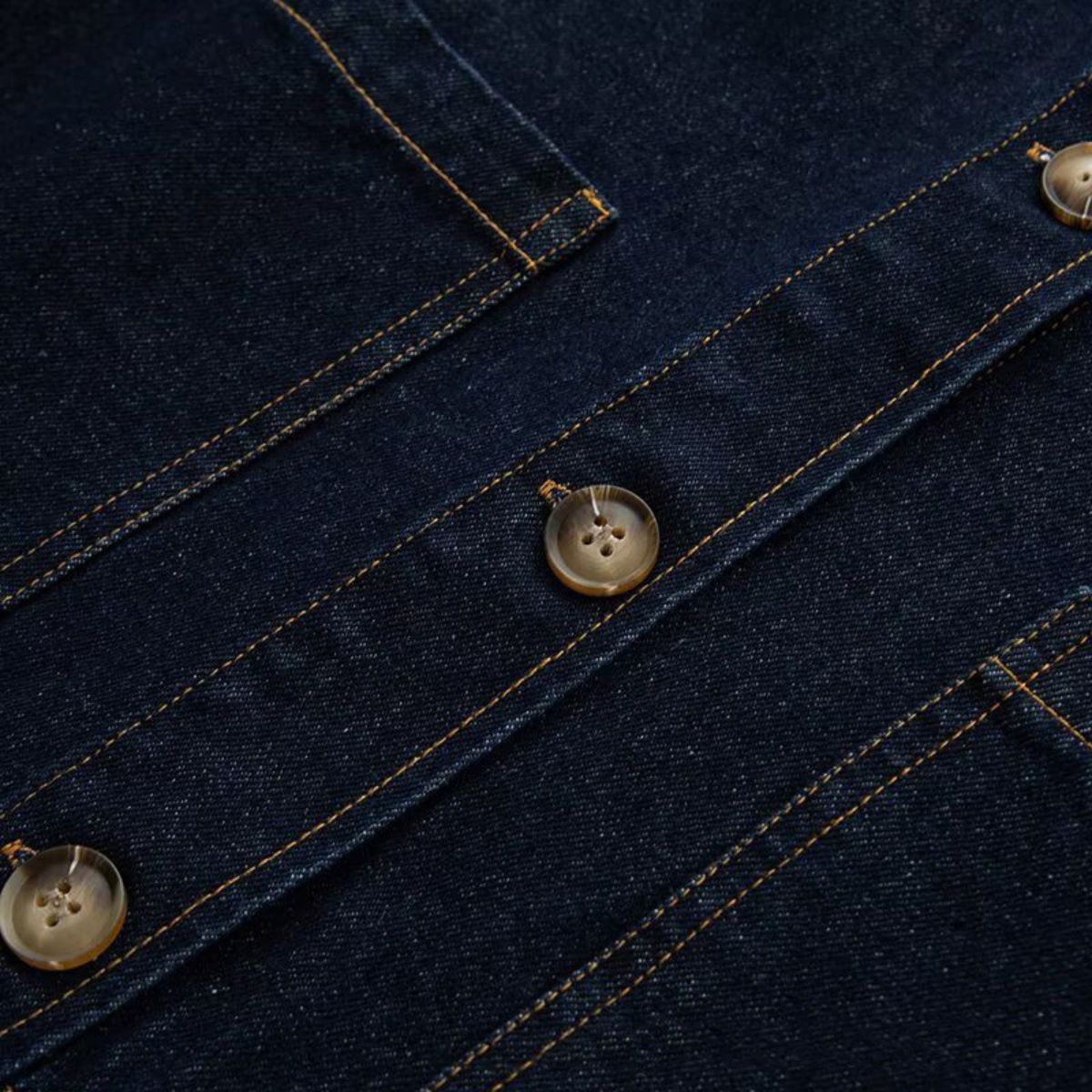 Vestido midi vaquero sin mangas con botones y aberturas en la parte delantera