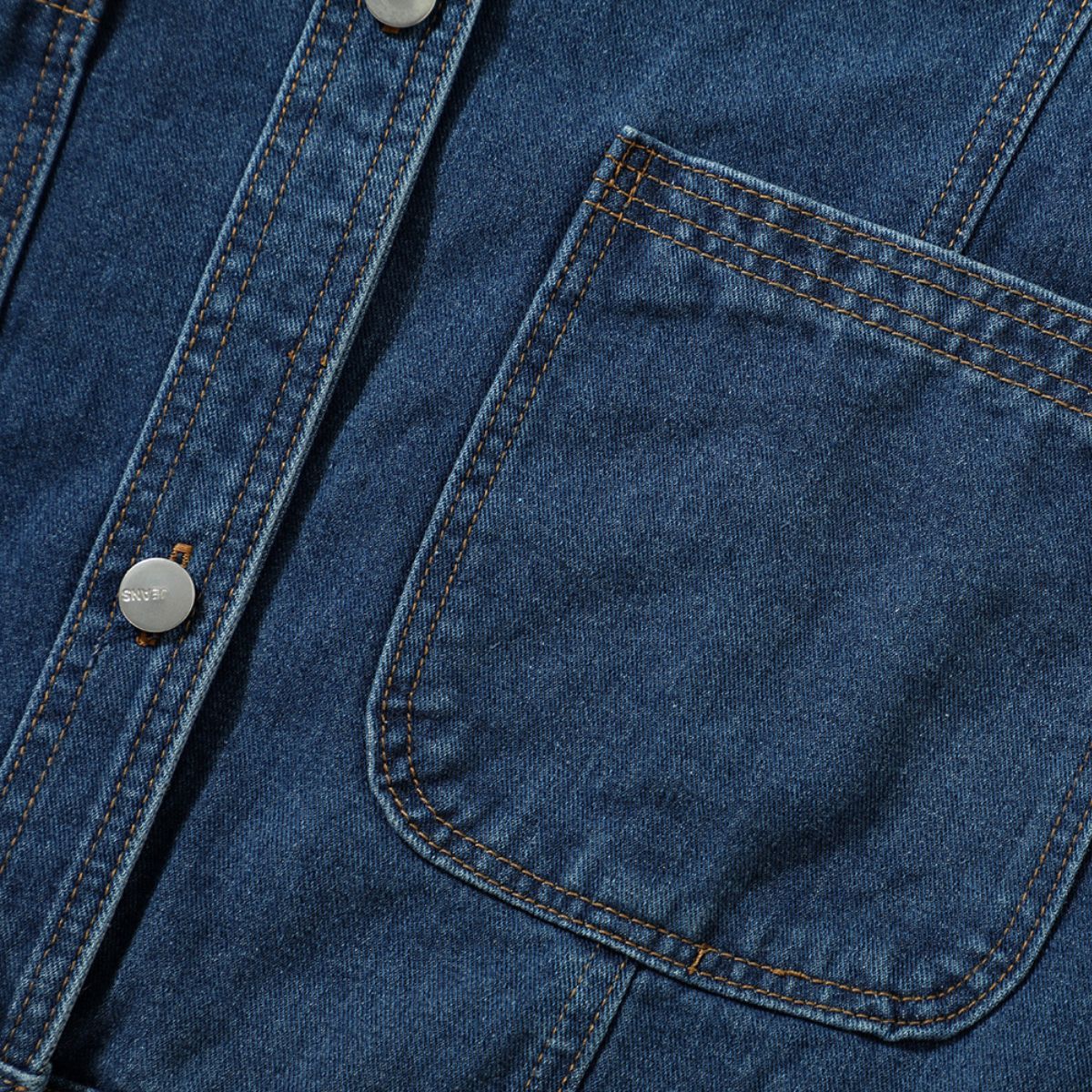 Shorts vaqueros con mariposas bordadas y adornados con perlas