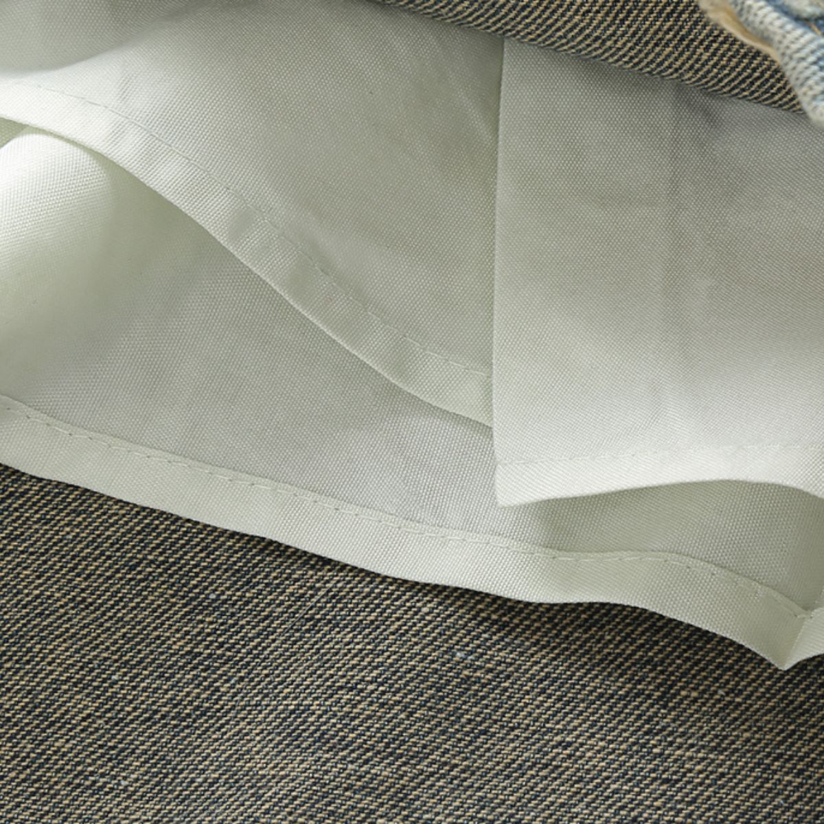 Falda vaquera con bordado de perlas y lavado vintage