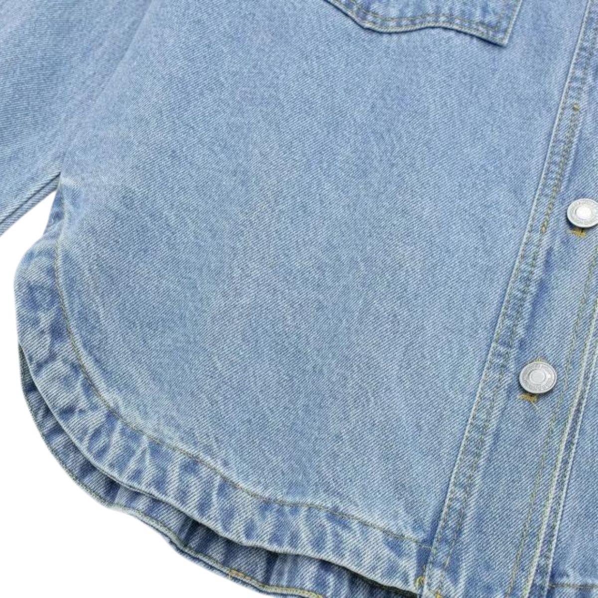 Vestido midi vaquero sin mangas con botones y aberturas en la parte delantera