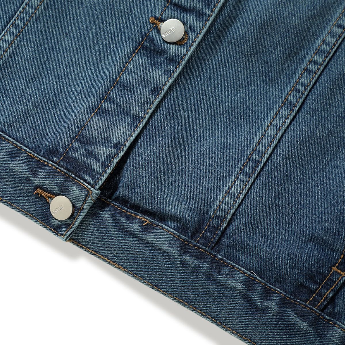 Shorts vaqueros con mariposas bordadas y adornados con perlas