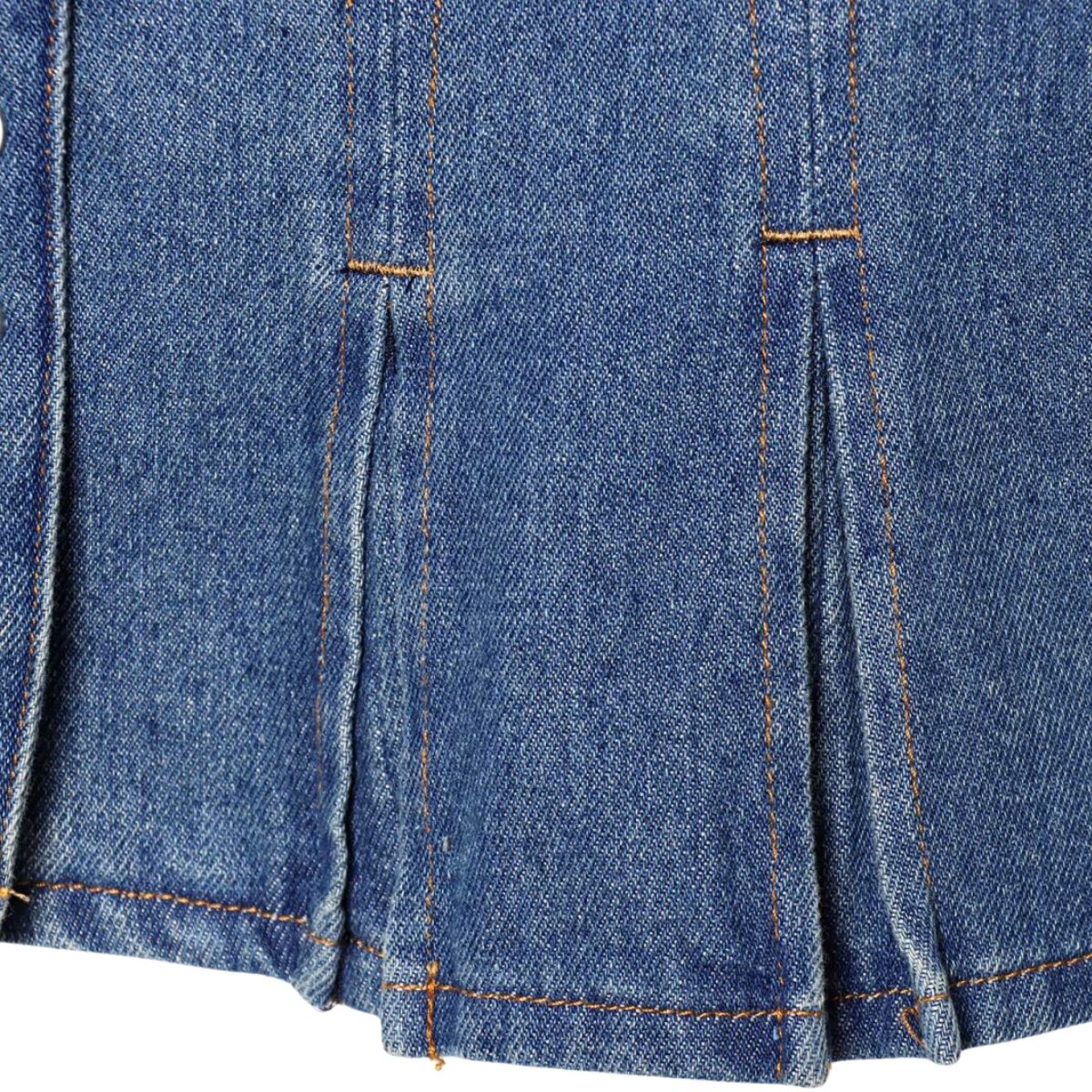 Shorts vaqueros con mariposas bordadas y adornados con perlas