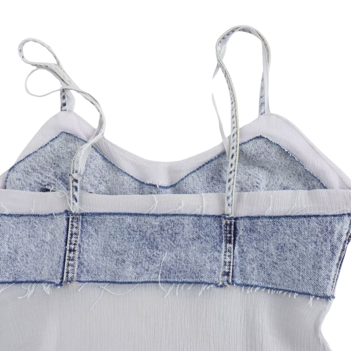 Falda vaquera con bordado de perlas y lavado vintage