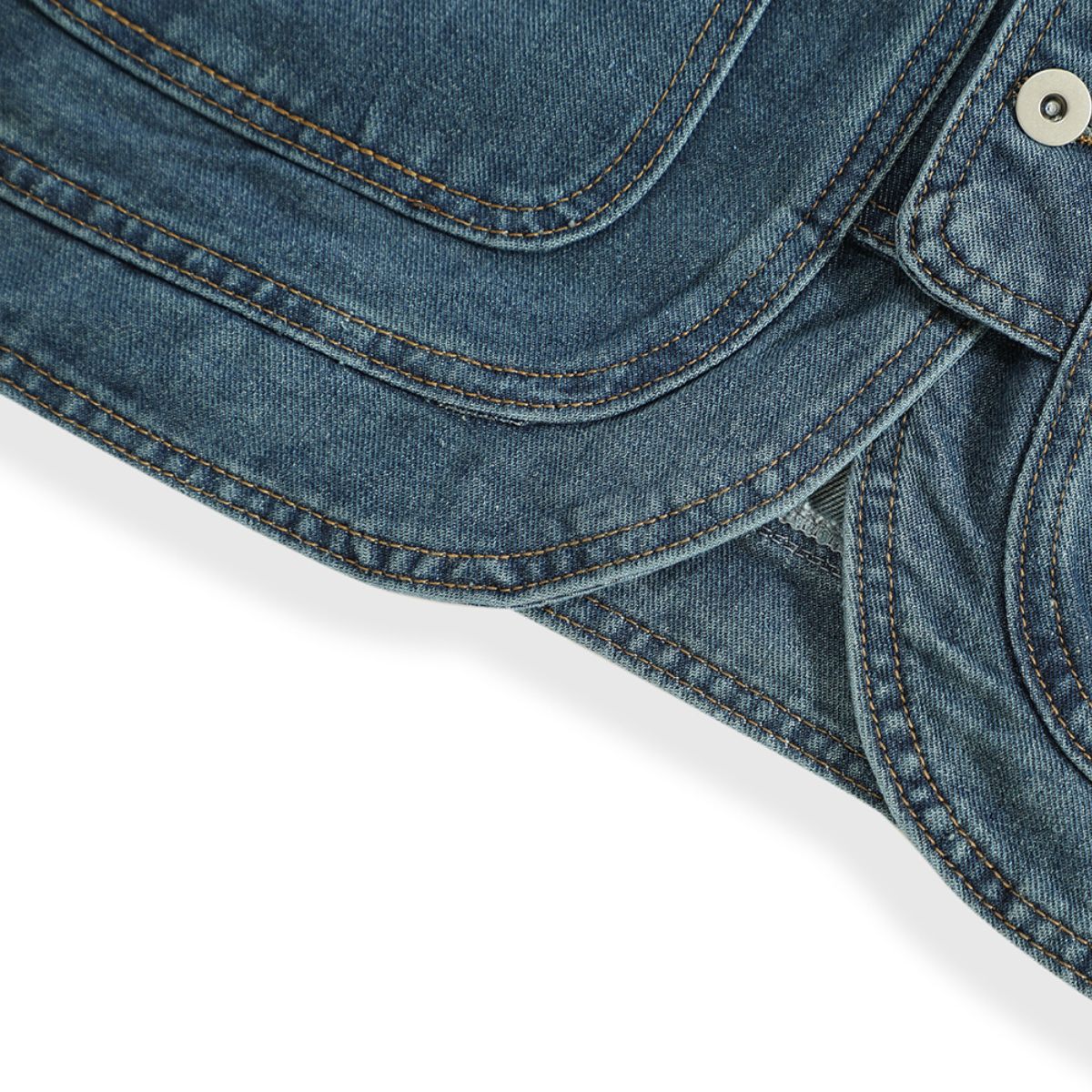 Shorts vaqueros con mariposas bordadas y adornados con perlas