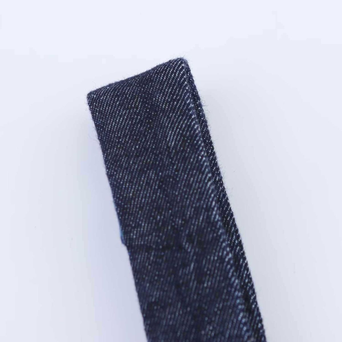 Falda vaquera con bordado de perlas y lavado vintage