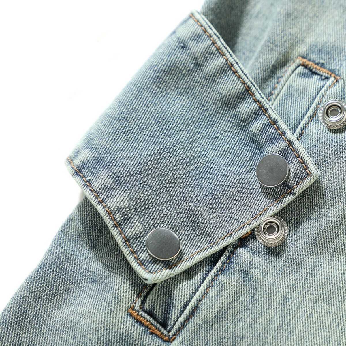 Shorts vaqueros con mariposas bordadas y adornados con perlas