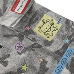 Bermudas de mezclilla desgastada con estampado de salpicaduras