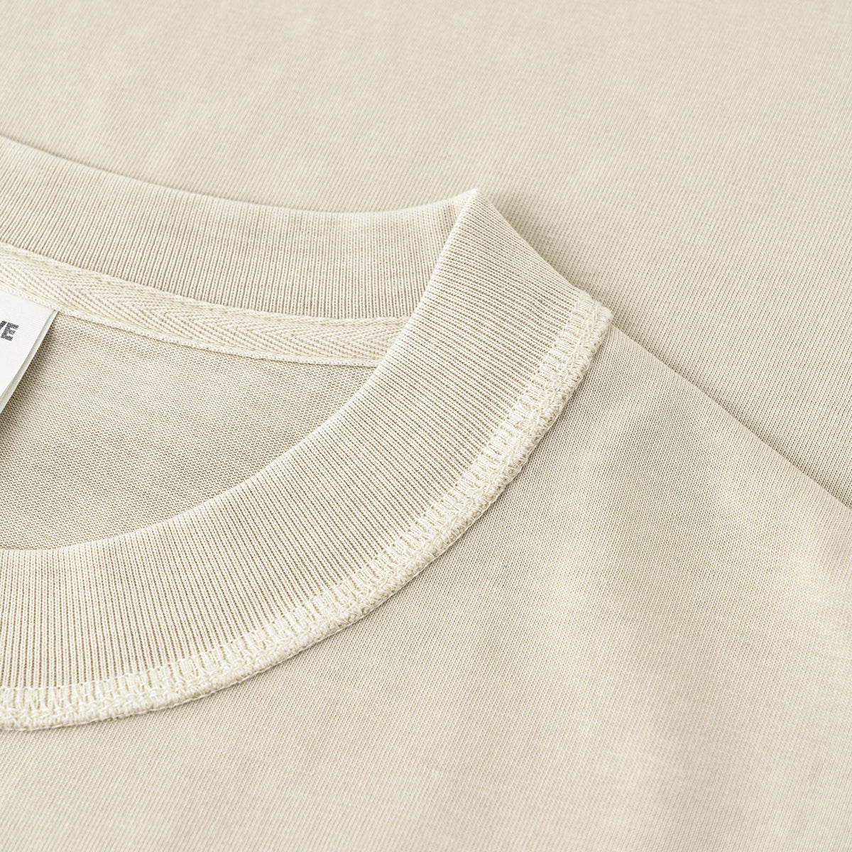 Camiseta lavada con borde reverso sin rematar de 8 oz