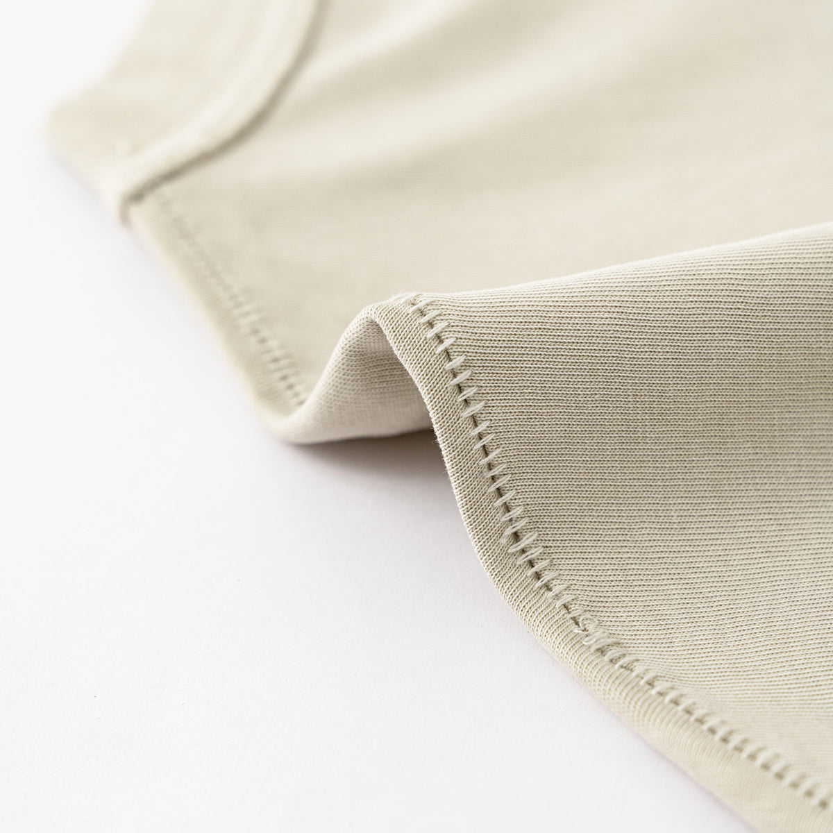 Camiseta lavada con borde reverso sin rematar de 8 oz