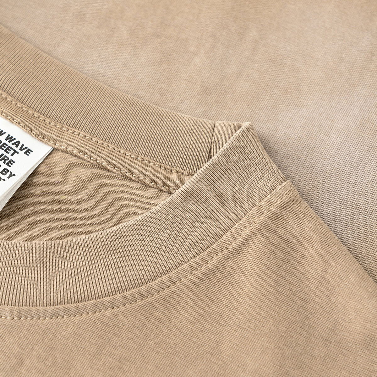 Camiseta con bolsillo desgastado y lavado ácido de 8.5 oz