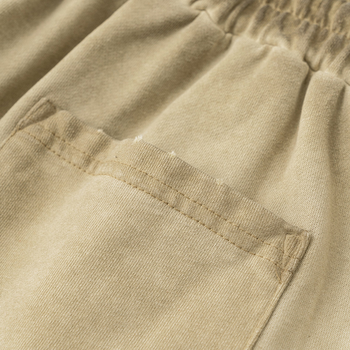 Pantalones cortos desgastados con lavado intenso