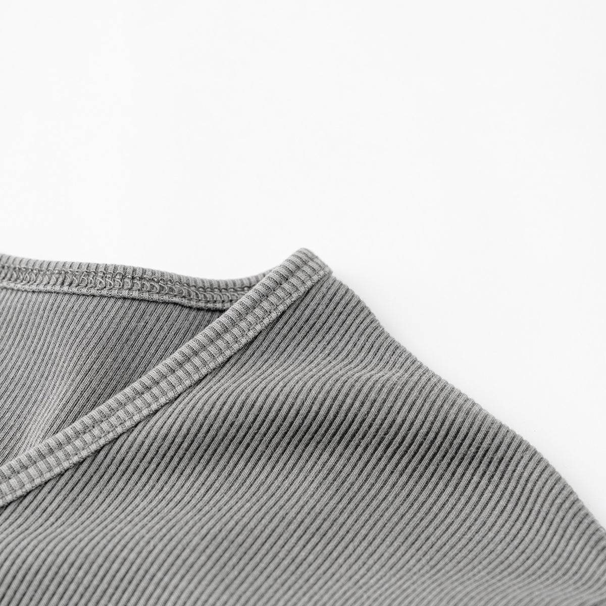 Camiseta Henley de canalé de manga corta de 8 oz