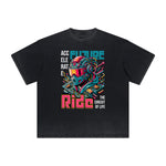 Camiseta vintage deshilachada con estampado de ciencia ficción y futurismo