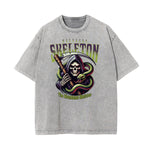 Camiseta con estampado de serpiente lavado a la piedra