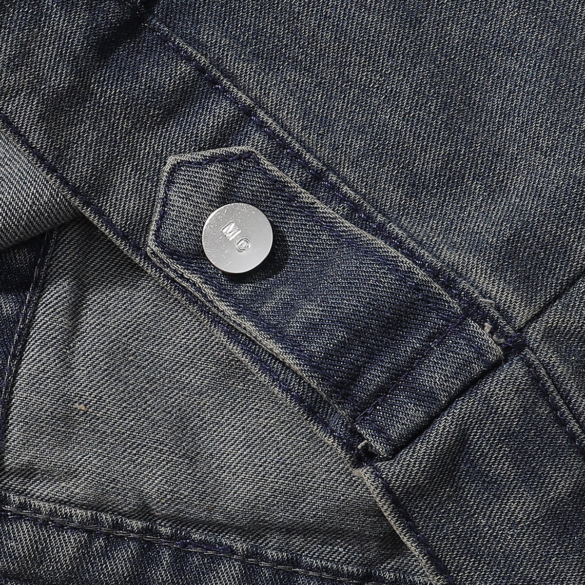 Shorts vaqueros con mariposas bordadas y adornados con perlas