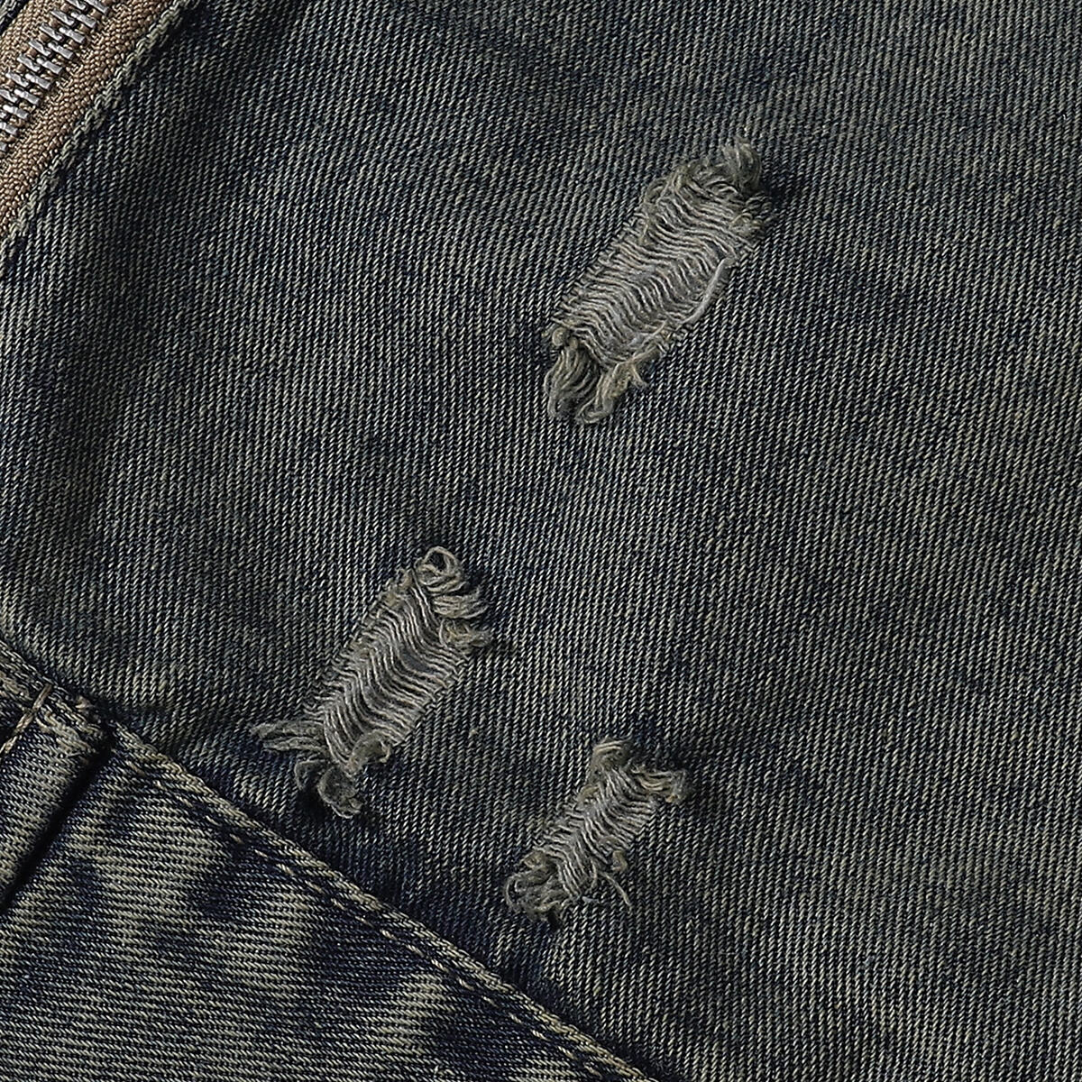 Shorts vaqueros con mariposas bordadas y adornados con perlas