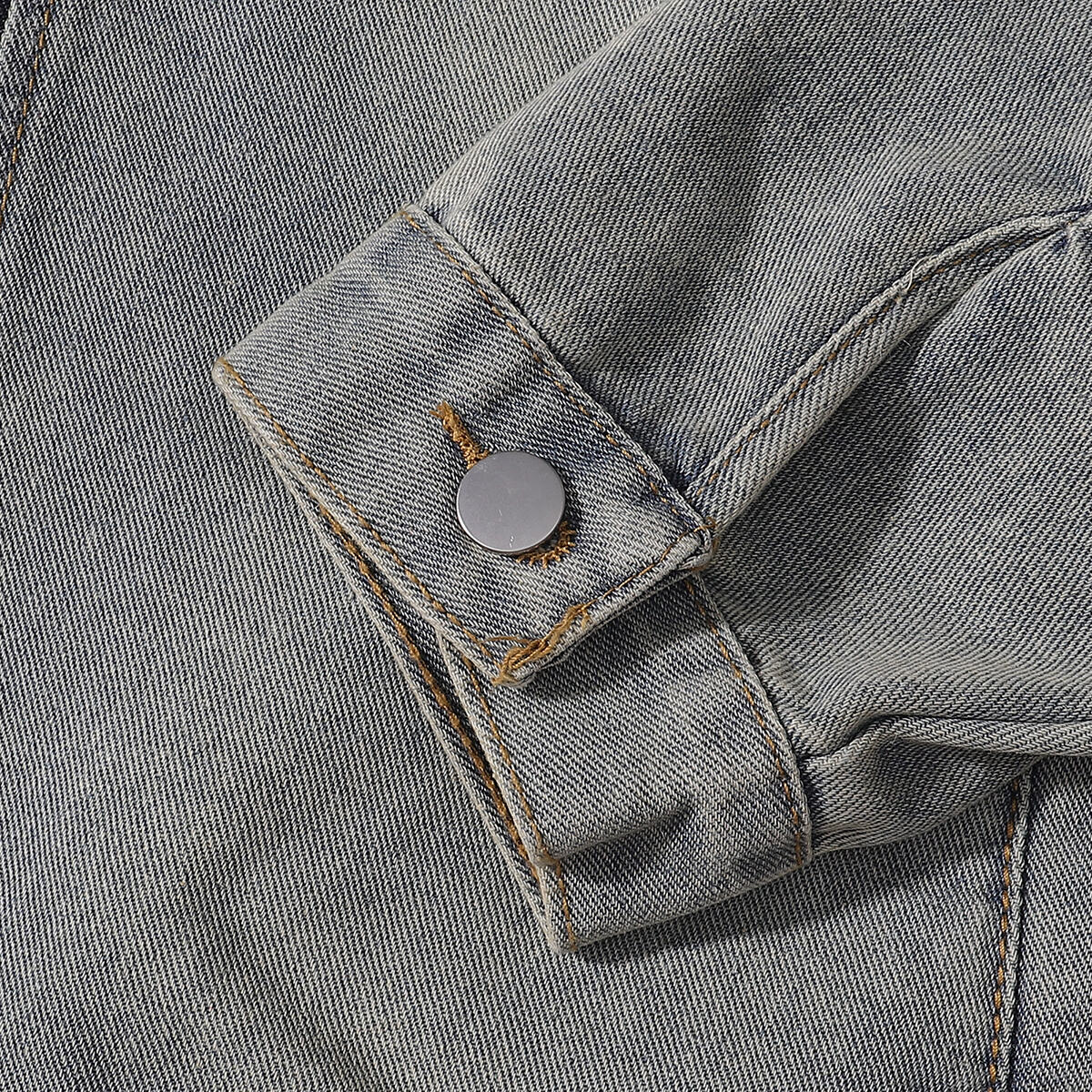 Shorts vaqueros con mariposas bordadas y adornados con perlas