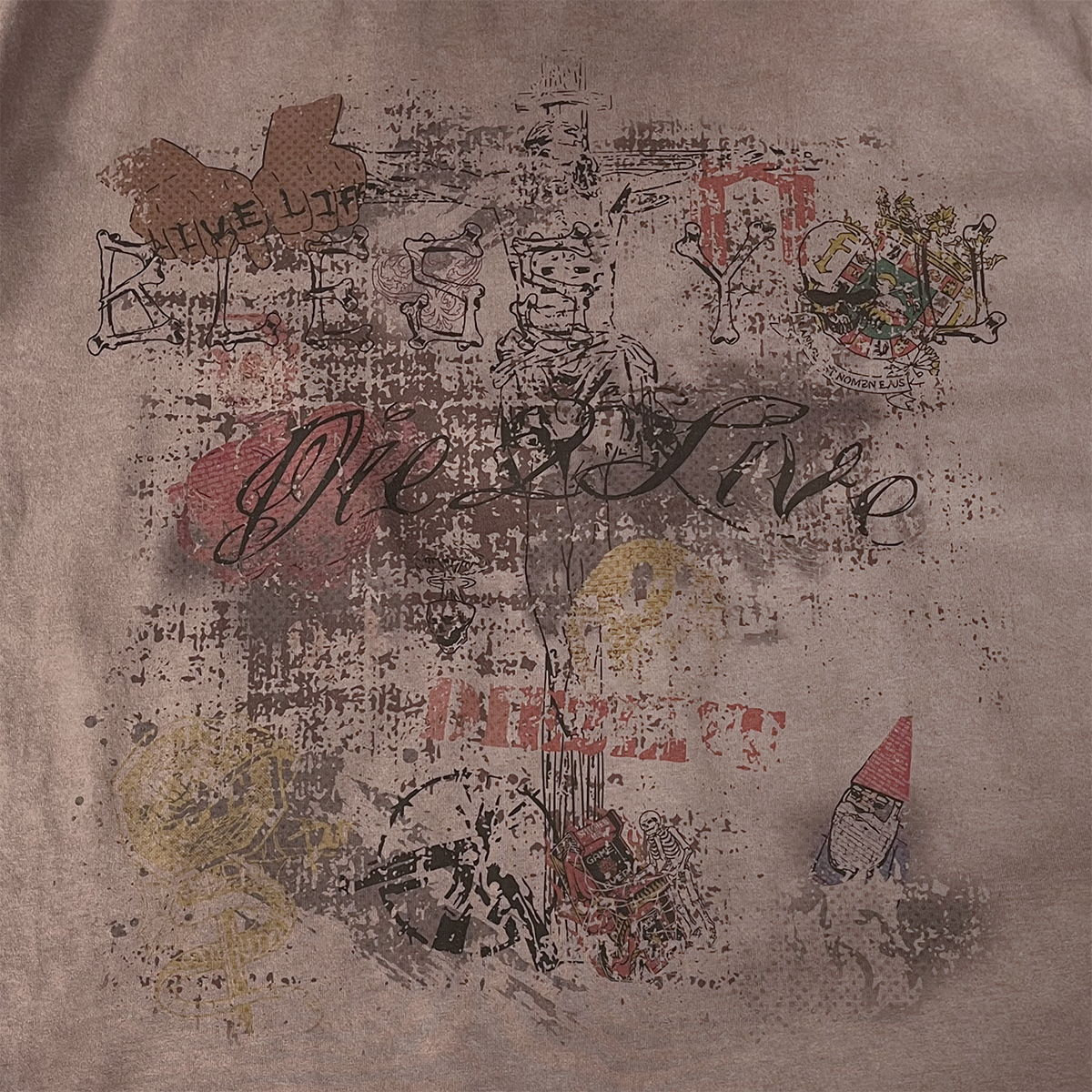 Camiseta gráfica con lavado vintage invertido