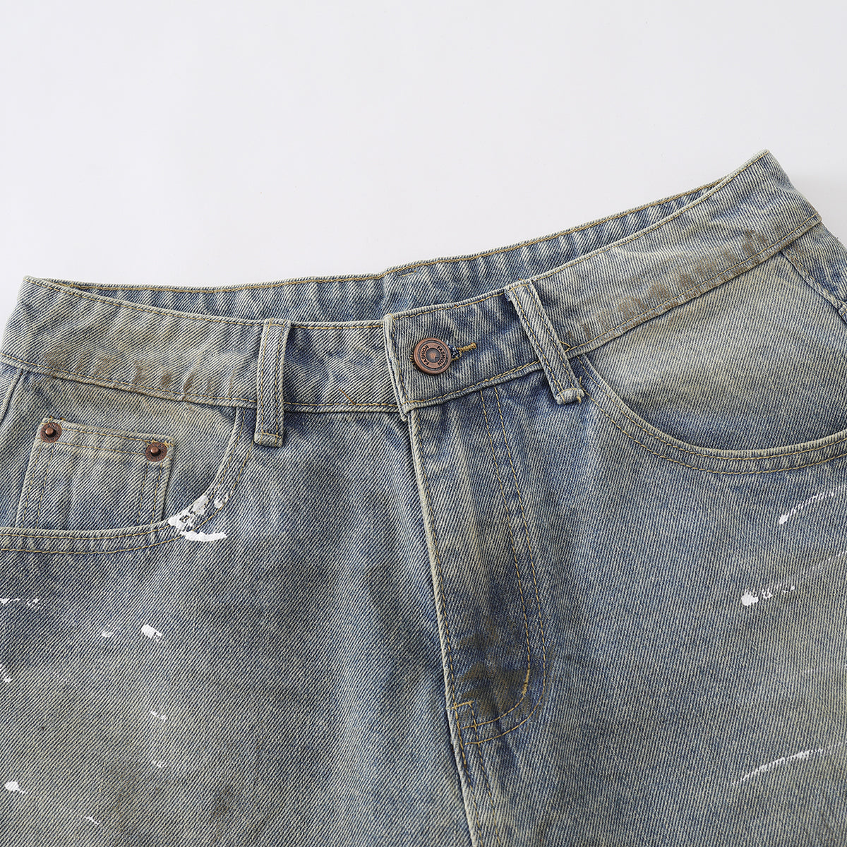 Bermudas con lavado vintage y salpicaduras de tinta