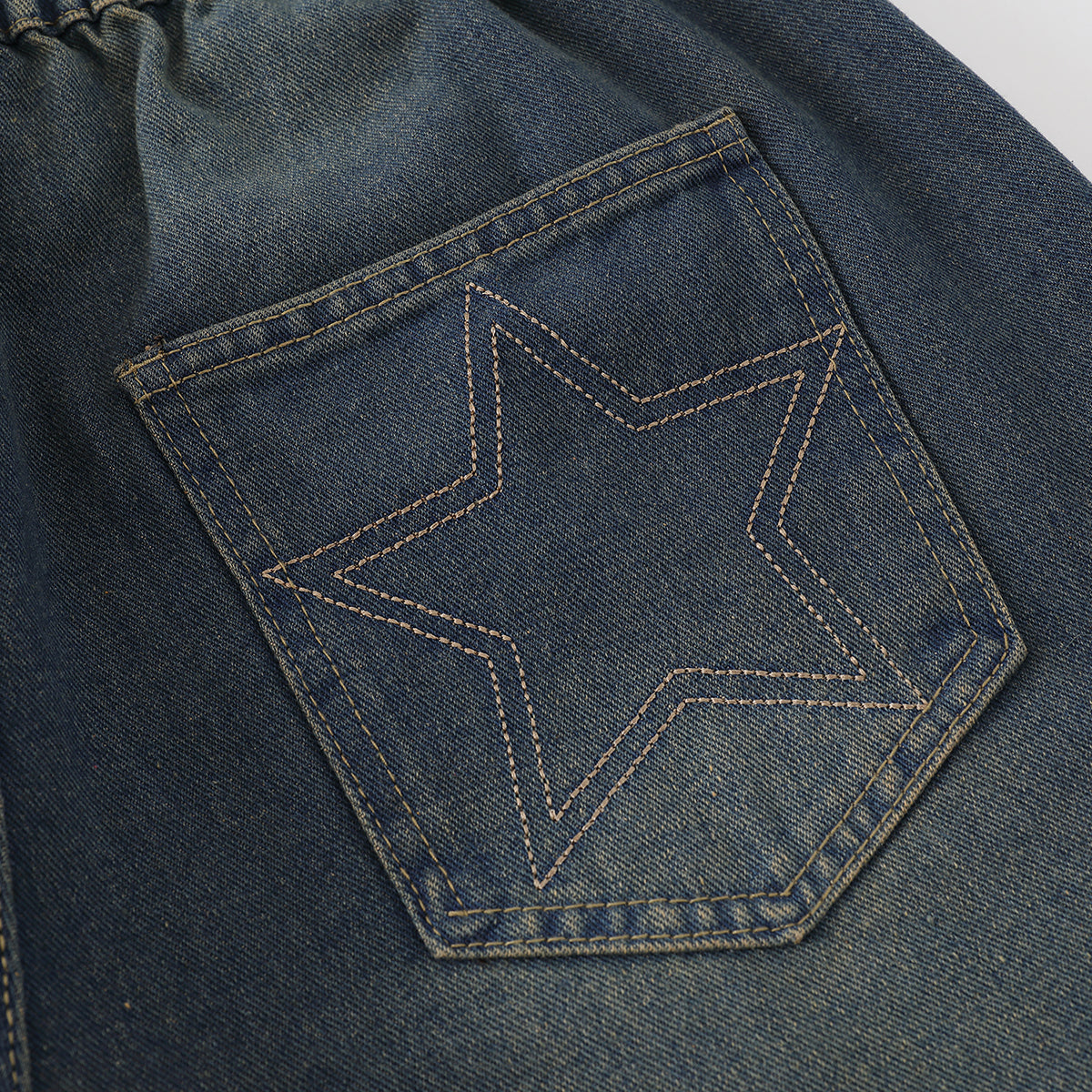 Elastic Waist Star Applique Bermuda Shorts