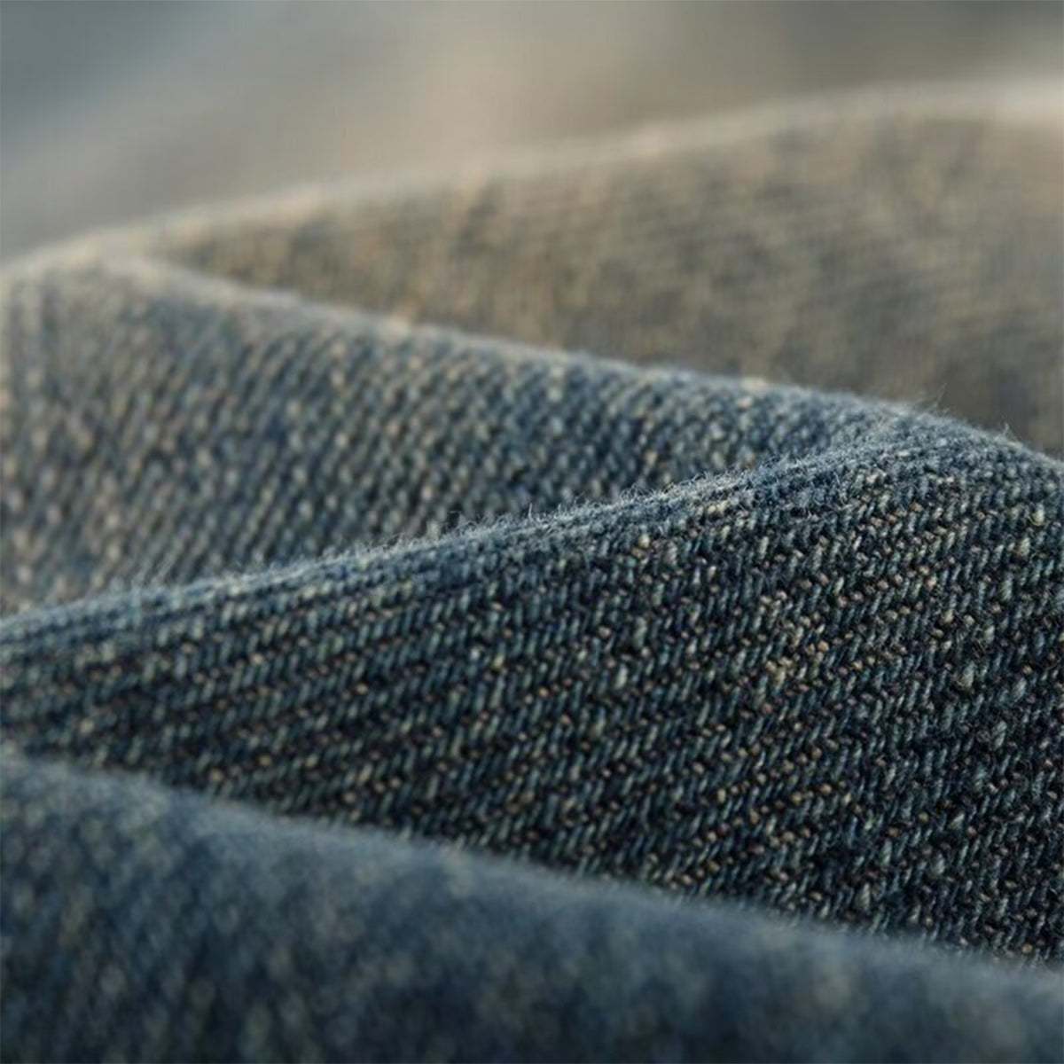 Bermudas vaqueras rasgadas con parches de camuflaje